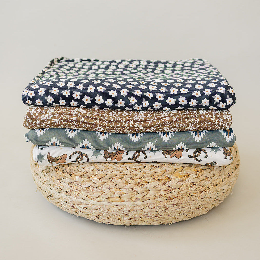 Navy Daisy Bamboo Fleece Quilt