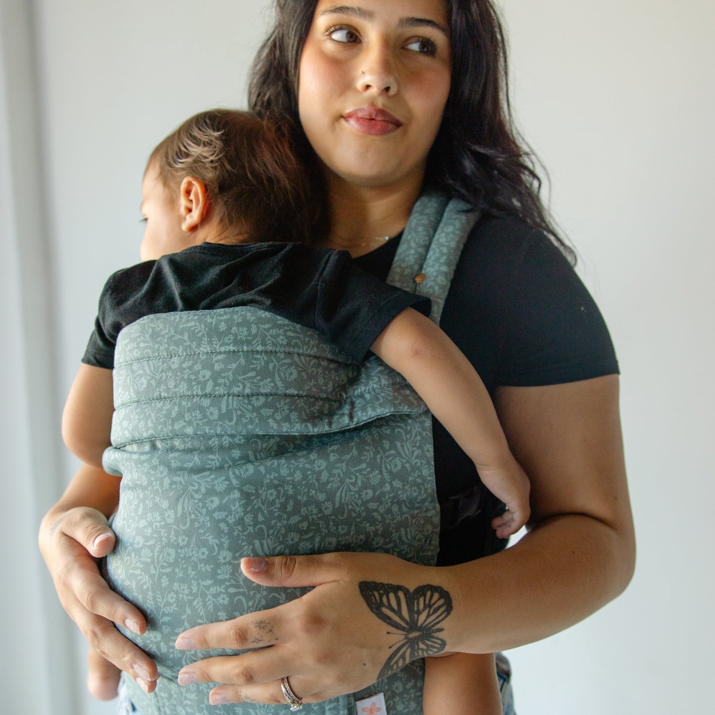 Monroe x Coco Bloom – Neutral Cotton Baby Carrier (7–35 lbs)