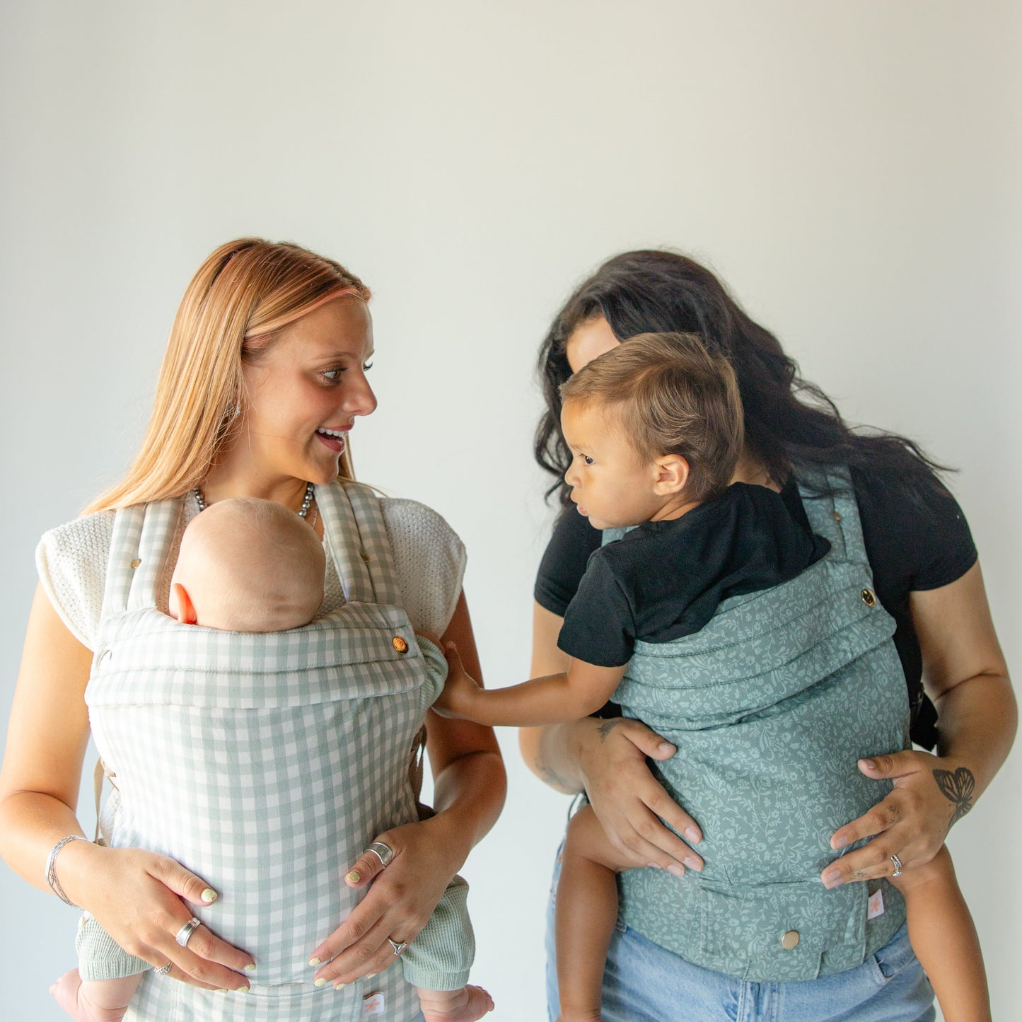 Monroe x Coco Bloom – Neutral Cotton Baby Carrier (7–35 lbs)