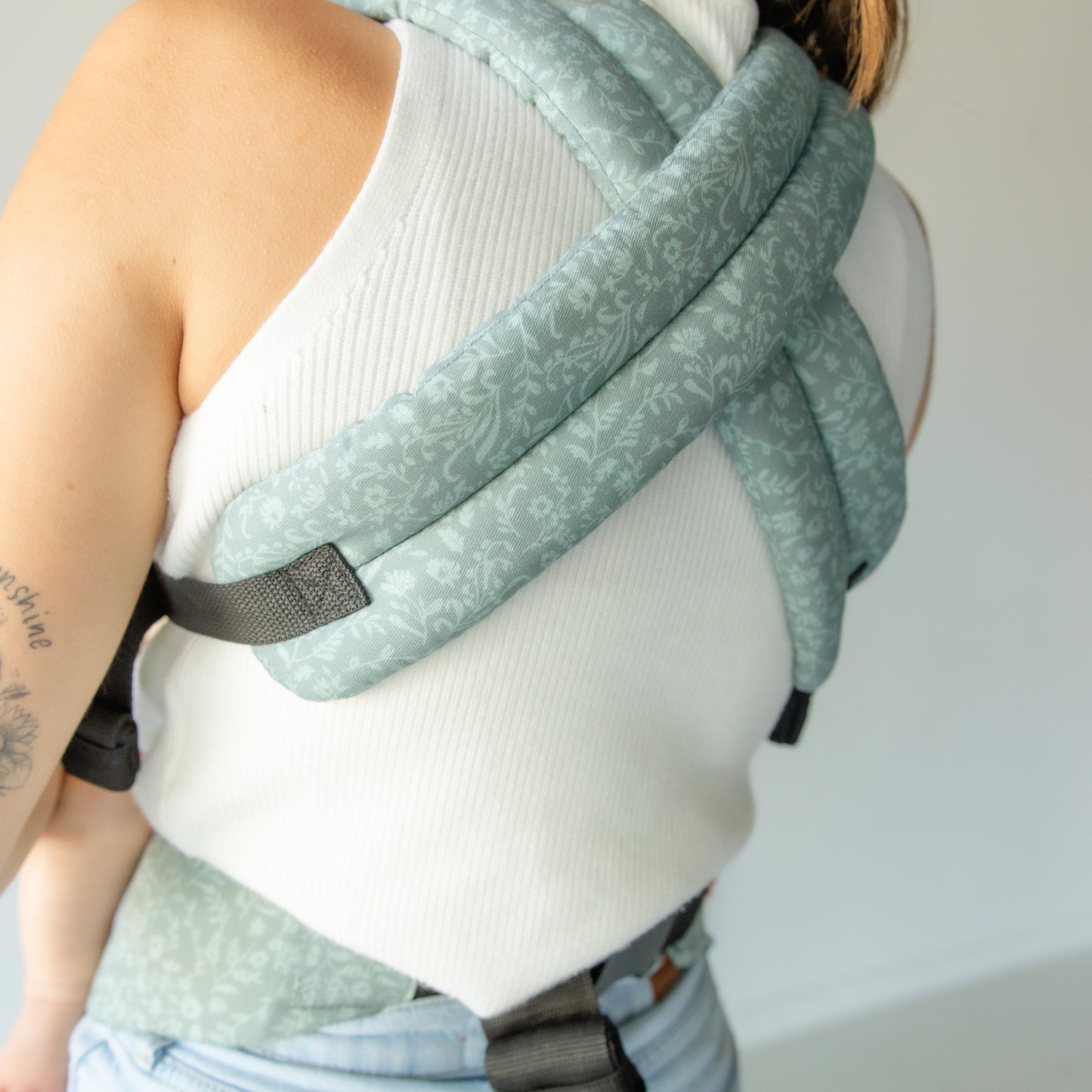 Monroe x Coco Bloom – Neutral Cotton Baby Carrier (7–35 lbs)